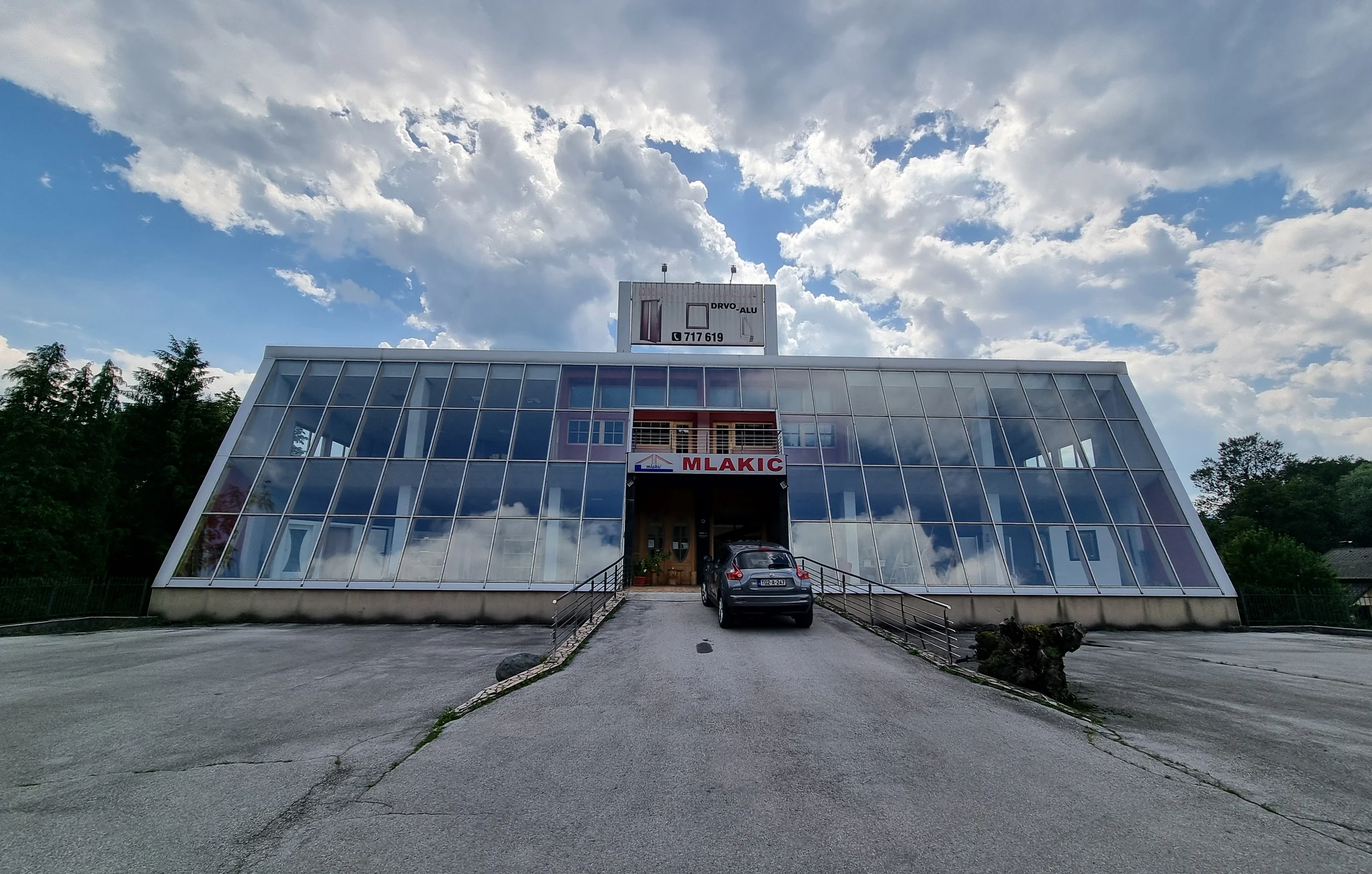 Proizvodni i prodajni objekt Stolarije Mlakić